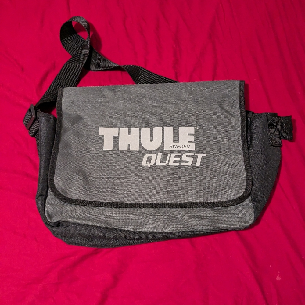 Thule Quest Messenger Bag